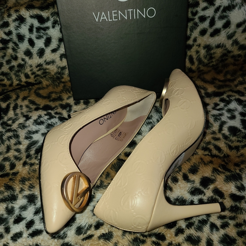 Mario Valentino Heels - Picture 4 of 17